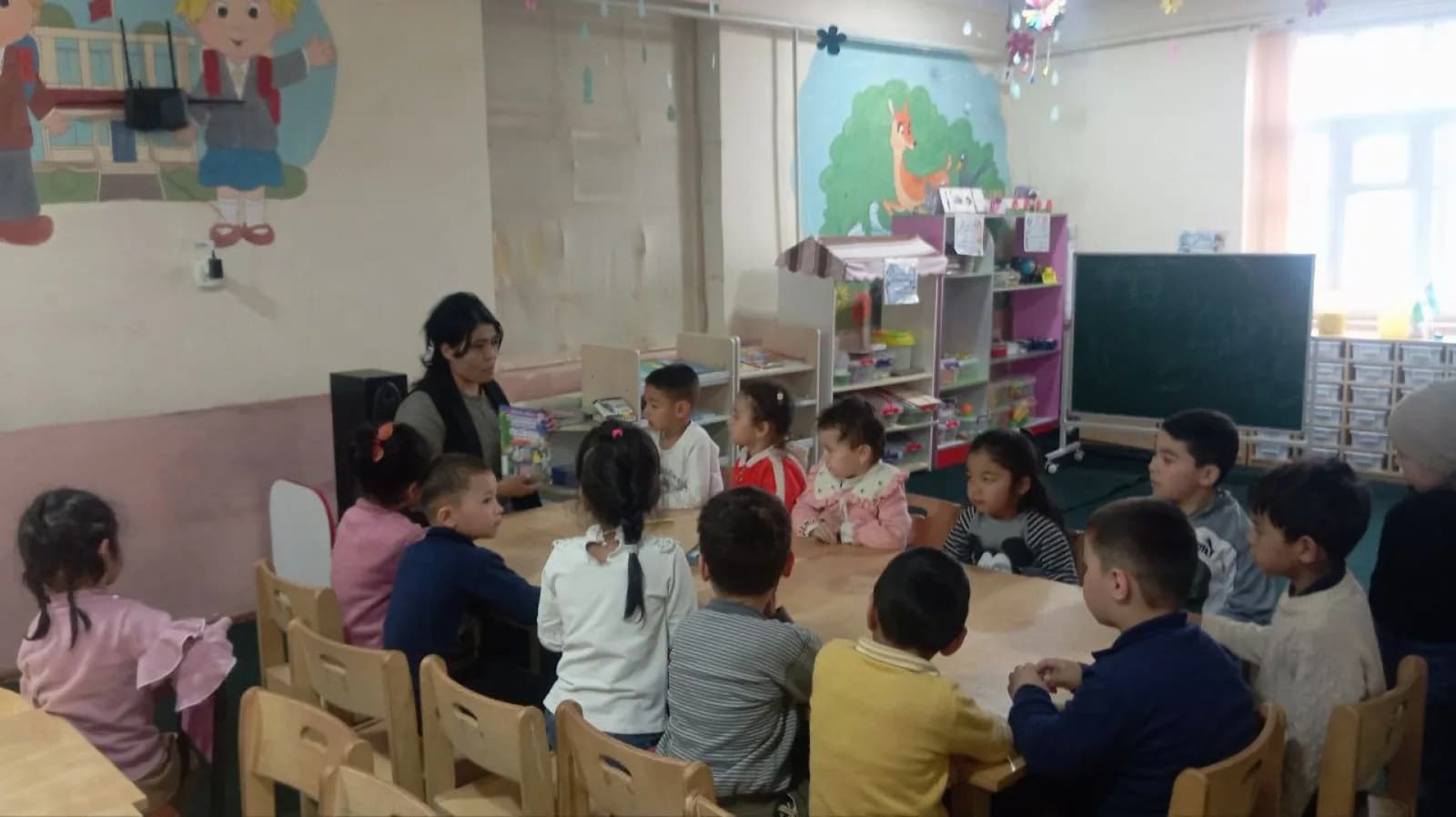 "Ertaklar yaxshilikka yetaklar" mavzusida davra suhbati