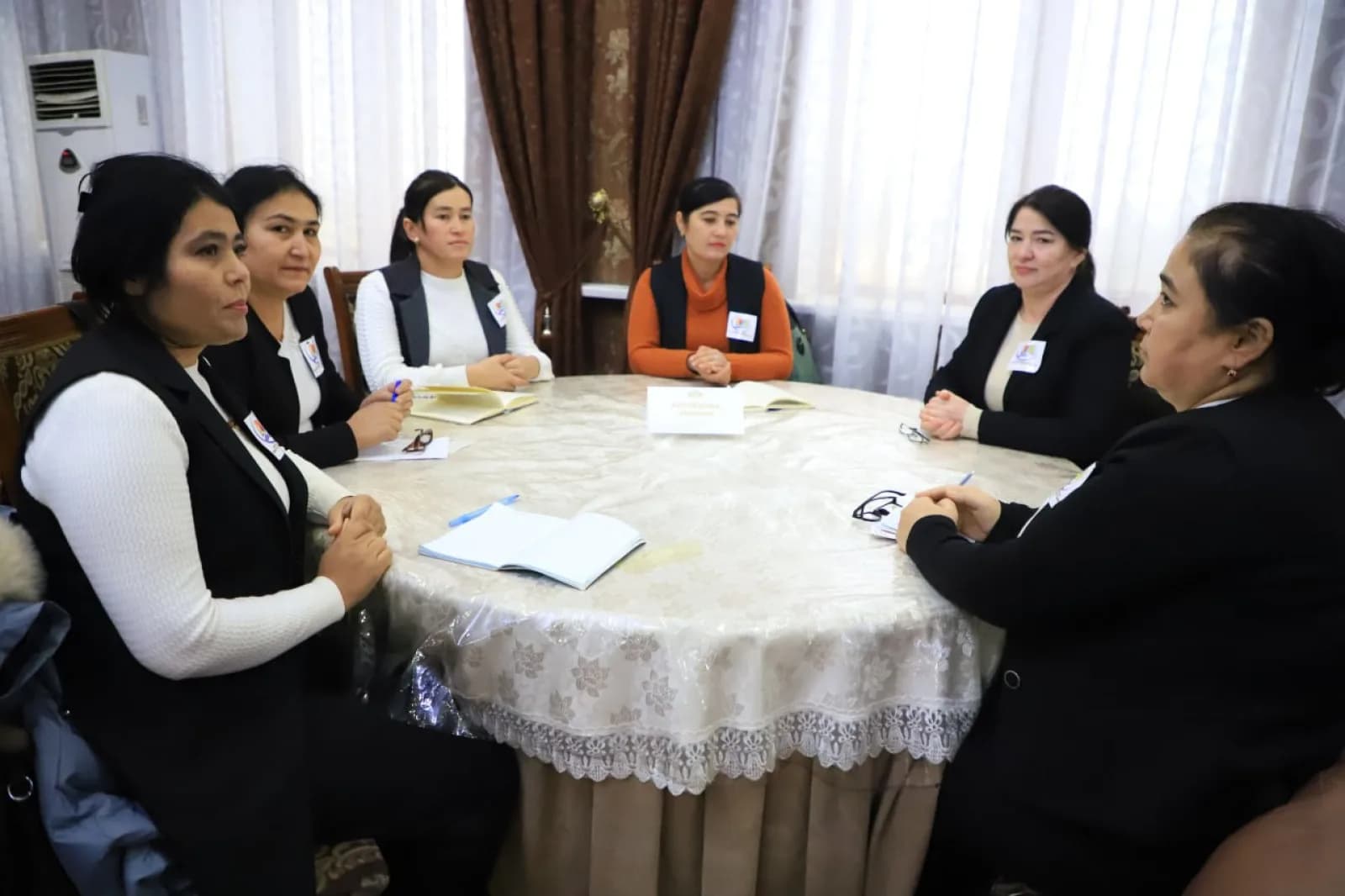 ? "Zakovat"chi bilimdonlar yana bir davrada! Barchamizga ma'lum bir necha yillardan buyon respublikamiz bo'ylab turli yosh to